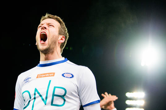 Jonatan Tollås Nation of Vålerenga celebrates