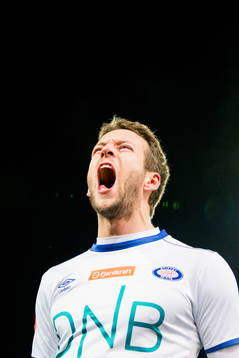 Jonatan Tollås Nation of Vålerenga celebrates