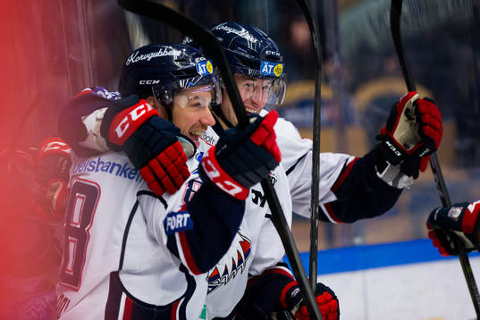 Linköpings Derek Roy och Jacob Lilja jublar