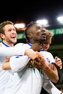 Jonatan Tollås Nation and Sam Johnson of Vålerenga