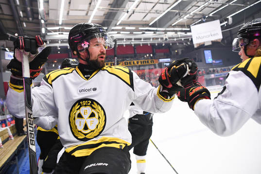 Brynäs spelare jublar
