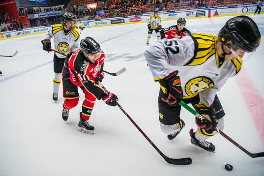 Luleås Petter Emanuelsson och Brynäs Christopher Liljewall