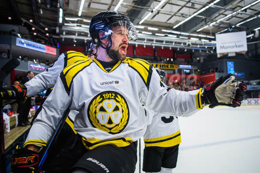 Brynäs Johan Alcén jublar