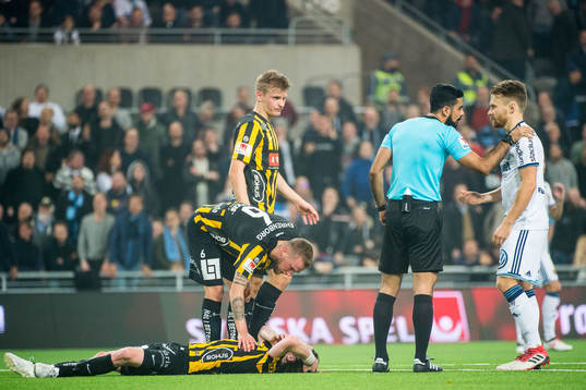 Djurgårdens Jacob Une Larsson får en tillsägelse