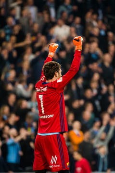 Djurgårdens målvakt Andreas Isaksson jublar