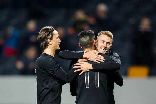 s Stefan Silva jublar med Kristoffer Olsson och Stefan Silva