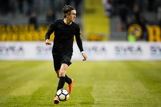 s Kristoffer Olsson med bollen