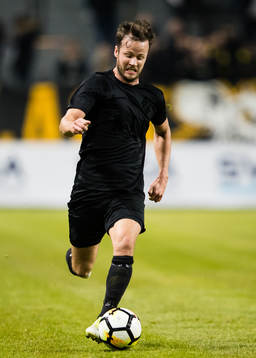 s Robert Lundström med bollen