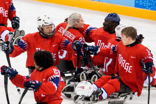 Lena Schrøder and goaltender Kissinger Deng of Norway