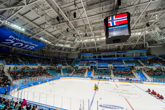 Players of Sweden and Norway line up