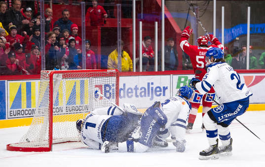 Timrås Jonathan Dahlen gör 2-0 bakom Leksands målvakt