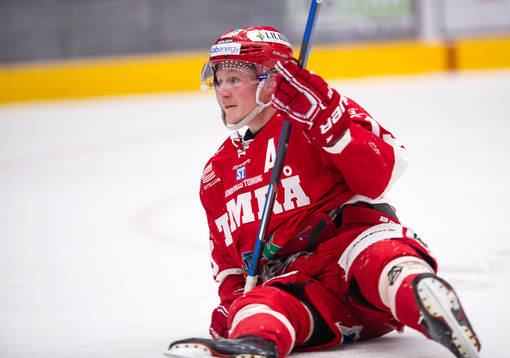 Timrås Erik Karlsson jublar