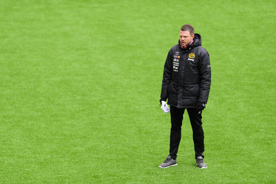 manager Jimmy Thelin