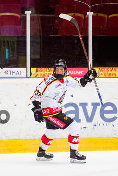 Luleås Michelle Karvinen jublar