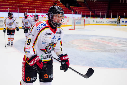 Luleås Jennifer Wakefield jublar