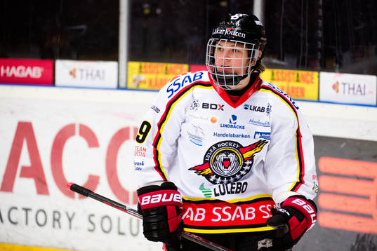 Luleås Jennifer Wakefield jublar