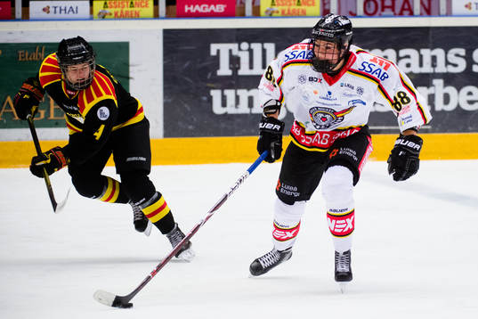 Brynäs Wilma Ekström och Luleås Ronja Savolainen