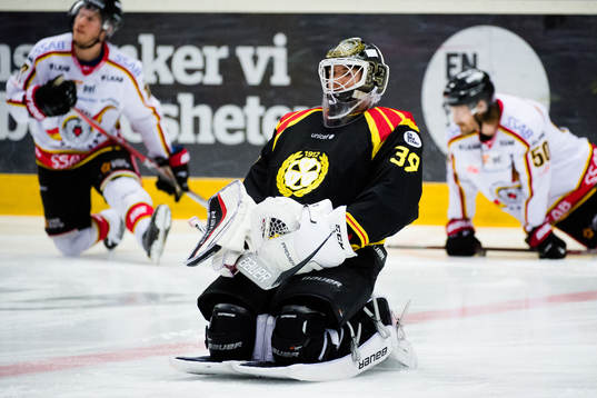 Brynäs målvakt Linus Fernström före åttondelsfinal 2 i