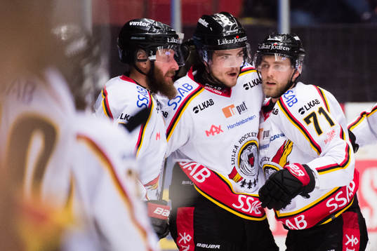 Luleås Jan Sandström och Oscar Engsund jublar med Patrick