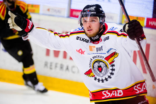 Luleås Robin Kovacs jublar