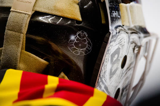Buddha på hjälm tillhörande Brynäs målvakt David Rautio