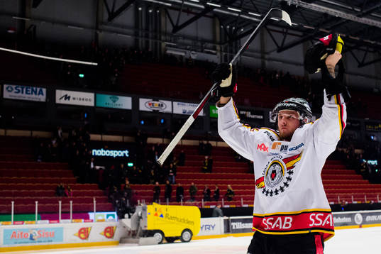 Luleås Robin Kovacs jublar