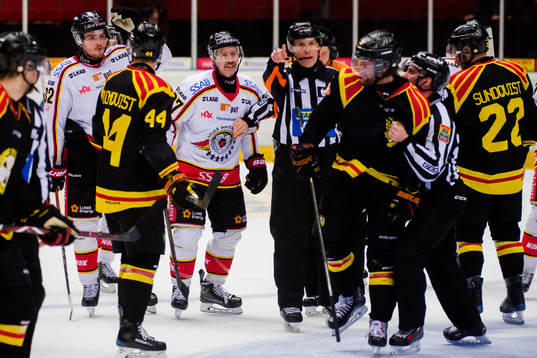Bråk mellan Luleås Per Ledin och Brynäs Jonathan