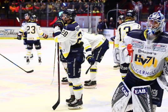 s Anton Bengtsson och målvakt Fredrik Pettersson-Wentzel