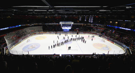 Matchen slut och spelarna tackar varandra