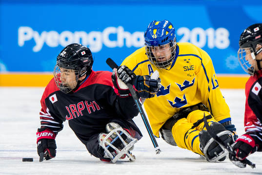 Daisuke Uehara of Japan and Christian Hedberg of Sweden