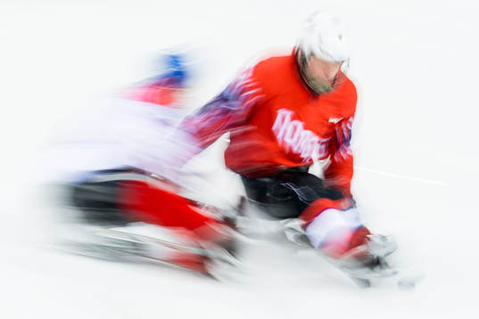 Players of Norway and the Czech Republic