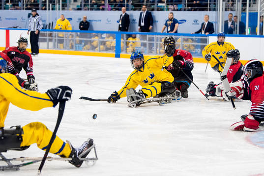 Robin Meng of Sweden with the assist for the 2-1 goal