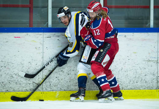 Visby/Romas Einar Engström och Huddinges Eric Backman i en