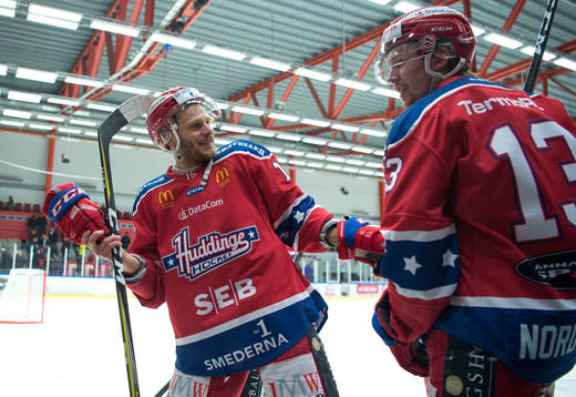 Huddinges Marcus Lissäng och Dennis Nordström jublar