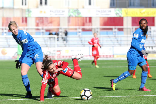 Linköpings Filippa Angeldal faller