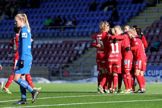 Linköpings Kosovare Asllani jublar med lagkamrater