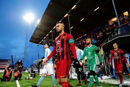 Östersunds Brwa Nouri går in på plan