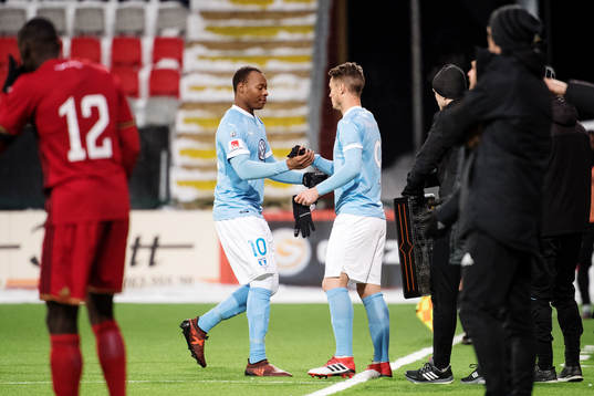 Malmö FFs Carlos Strandberg byts ut mot Markus Rosenberg