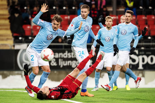 Malmö FFs Eric Larsson samt Lasse Nielsen och Östersunds