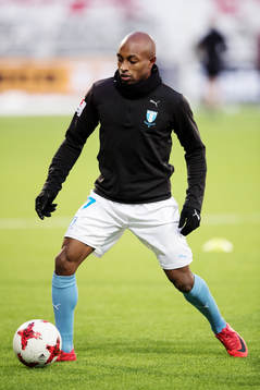 Malmö FFs Fouad Bachirou värmer upp
