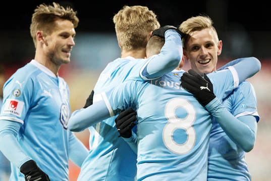 Malmö FFs Arnór Ingvi Traustason och Sören Rieks jublar