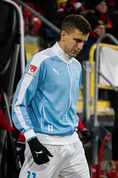 Malmö FFs Alexander Jeremejeff på väg in på plan innan