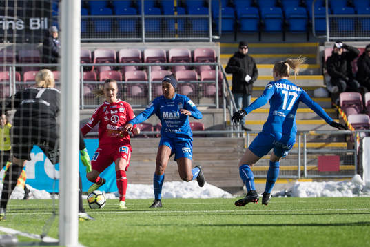 Linköpings Nicoline Sörensen och Eskilstunas Brianne Reed