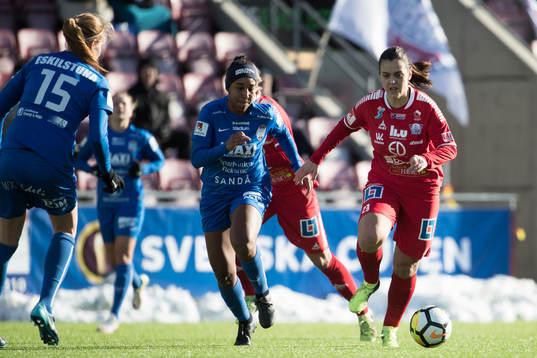 Linköpings Marija Banusic och Eskilstunas Brianne Reed