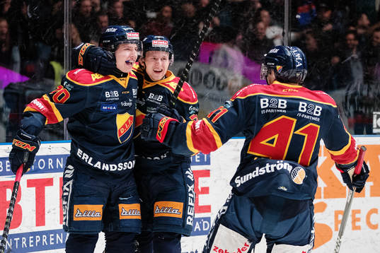 Djurgårdens Marcus Davidsson och Alexander Falk jublar med