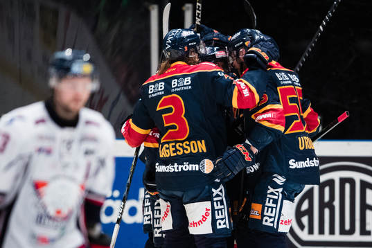 Djurgårdens William Lagesson och Alexander Urbom jublar
