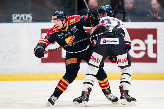 Djurgårdens Marcus Davidsson och Linköpings Adam Ginning