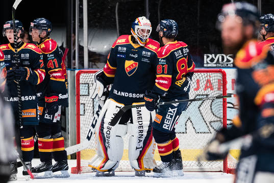Djurgårdens målvakt Adam Reideborn jublar