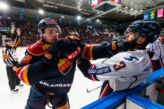 Djurgårdens William Lagesson och Linköpings Almen Bibic i