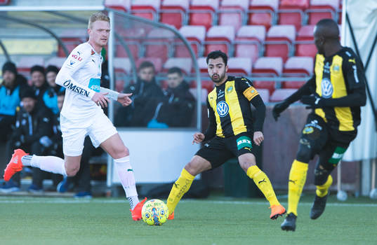 Hammarbys Jiloan Hamad med en passning